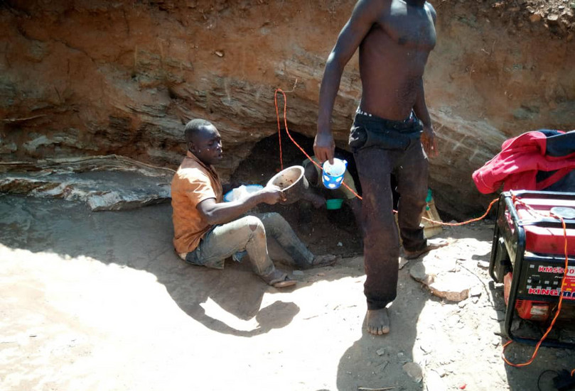 Miners at the entrance to a gold mining tunnel at Narkabart mining site, Uganda. When GI-TOC field researchers visited the site in January 2020, the tunnel was dug about 120 metres into the rock.
