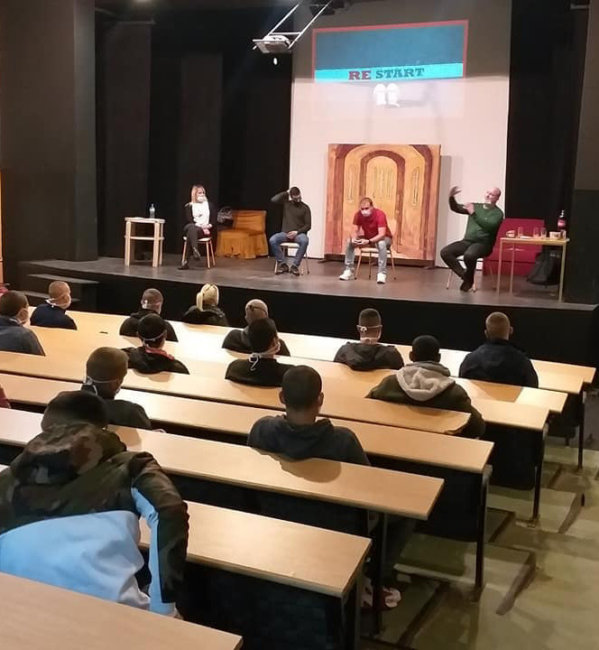 Во ноември 2020 година, „Неостарт“ и партнерите ја посетија младинската поправна институција и одржаа дискусија во стилот на ток-шоу со околу 20 затвореници за тоа како да започнат одново по нивното ослободување.

