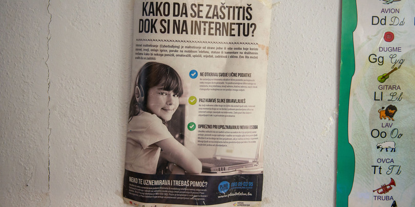 Information sheet on how to safely use the internet displayed at a youth center in Banja Luka, Bosnia and Herzegovina.
