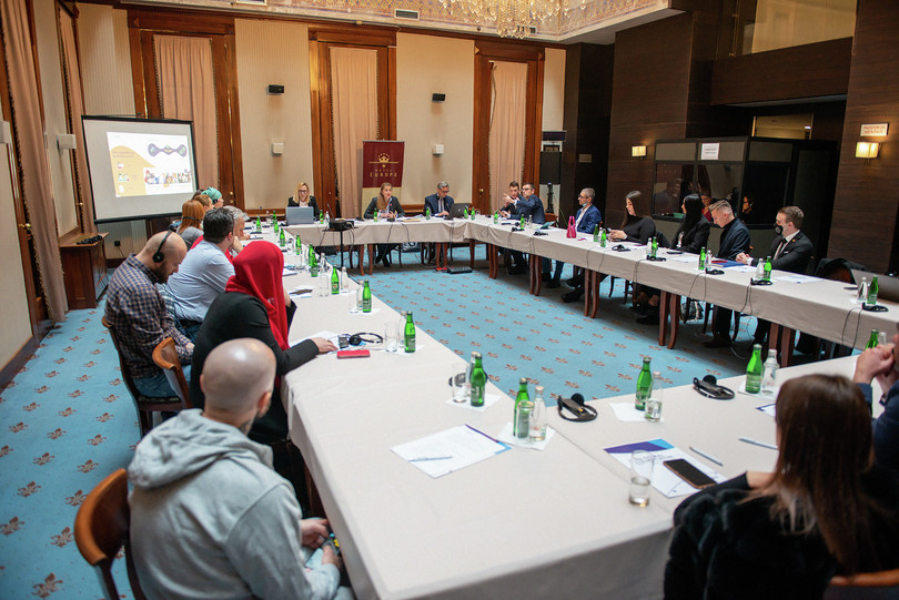 Diskutim në tryezë të rrumbullakët gjatë dialogut për qëndrueshmërinë në Sarajevë të Bosnjës dhe Hercegovinës.
