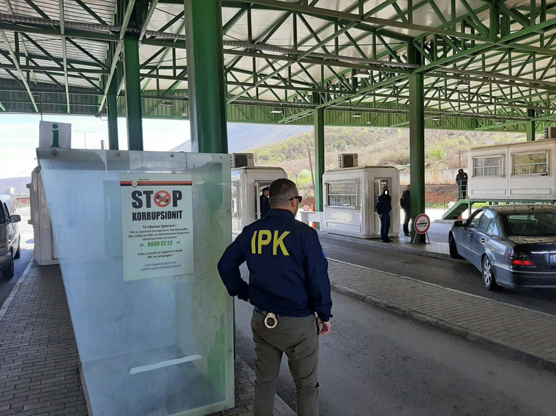 A police operation at the Vermice–Morine common border crossing point between Kosovo and Albania.
