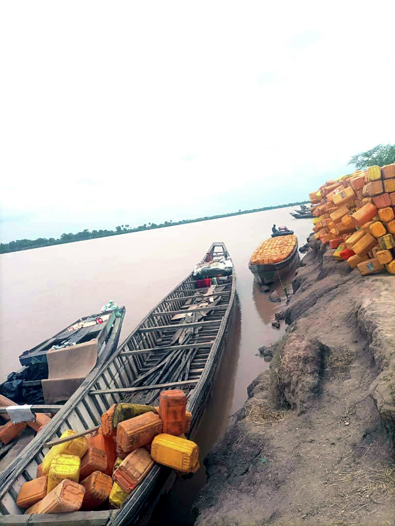 Le fleuve Niger est un point de passage important pour la contrebande de carburant entre Malanville et Gaya..
